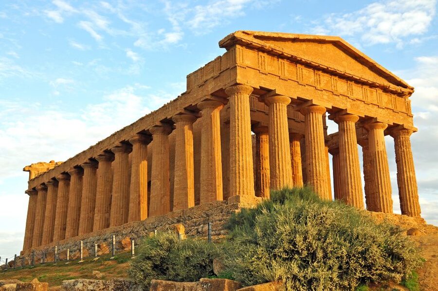 Agrigento: Valley of the Temples Skip-the-Line Sunset Tour - The guide makes the ruins readable