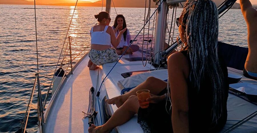 Alghero: Sunset Sailing Aperitif Experience - What comes with the aperitivo