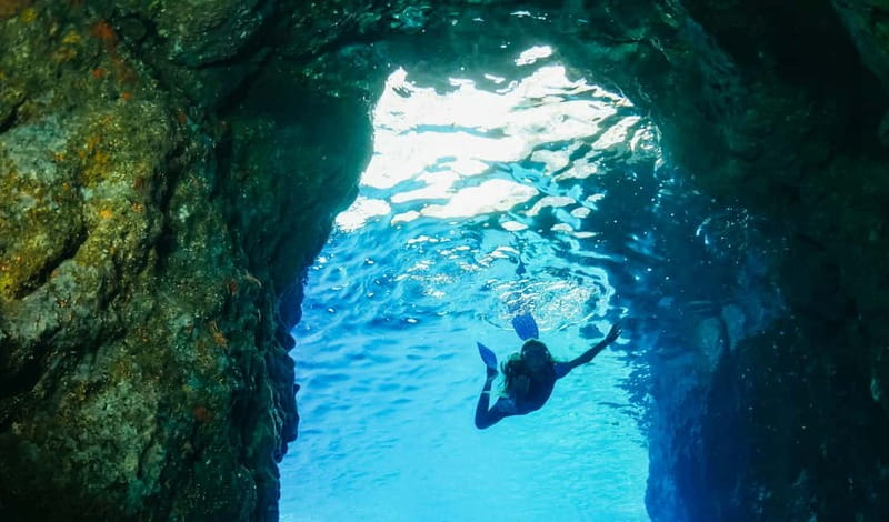 Amalfi Coast: Boat and Snorkeling Tour with Fruit & Drinks - Reaching Positano by water