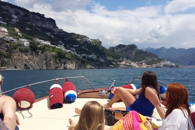 Amalfi Coast Boat Tour from Sorrento with Positano Visit - Cruising past Nerano and Li Galli Island
