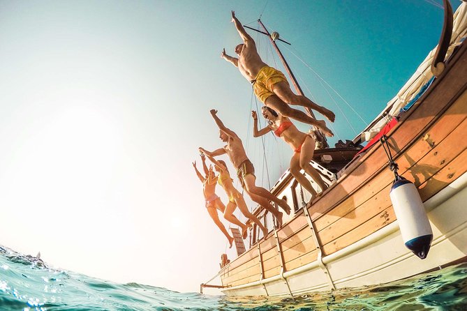 Amalfi Coast & Positano: Boat Tour with Snorkeling & Drinks - What the small group changes