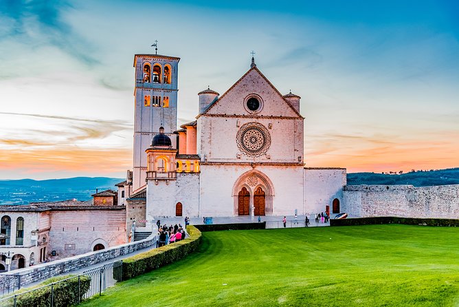 Assisi and Orvieto Guided Day Tour from Rome with Lunch - Lunch beside Lake Trasimeno