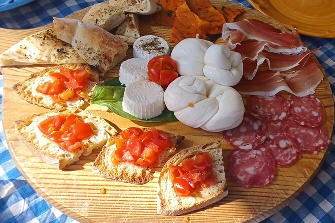 Authentic Farm Tour with Pizza, Cheese, Wine & Limoncello Tasting - What the group size means for your day