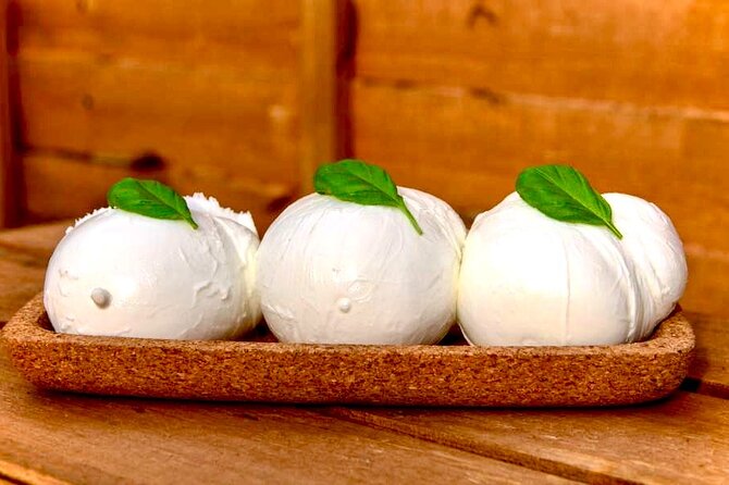 Authentic Naples Food Tour with 8+ Tastings of Pizza, Wine & More - Piazza Dante and PortAlba: an easy start