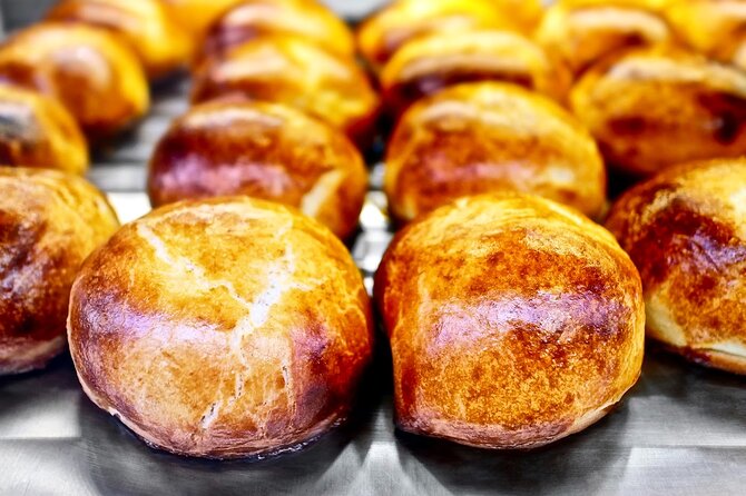 Authentic Naples Food Tour with 8+ Tastings of Pizza, Wine & More - Spaccanapoli: the central walk and two more tastings