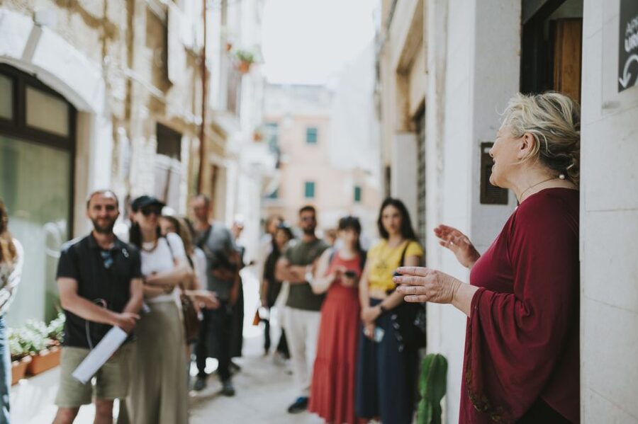 Bari: Guided Walking Tour - Arco Basso and the women who make orecchiette