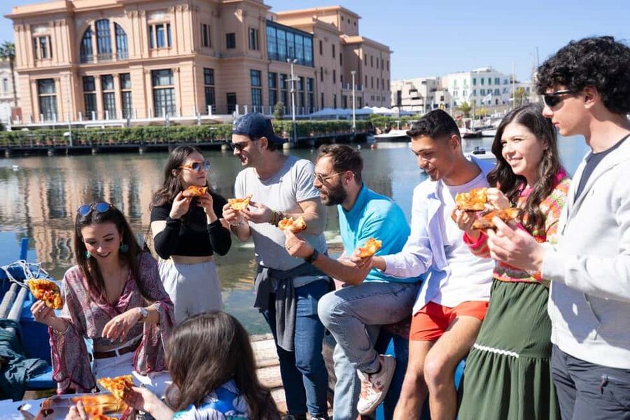 Bari: Walking Street Food Tour - Gelato closes the tasting route