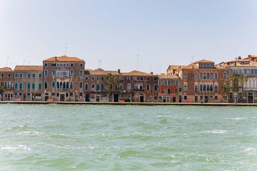 Boat Trip: Glimpse of Murano, Torcello & Burano Islands - Burano: painted houses, lace, and almost no lunch time