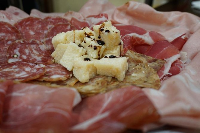 Bologna Food Tour from a local perspective - Piazza Maggiore adds the city beyond the plate