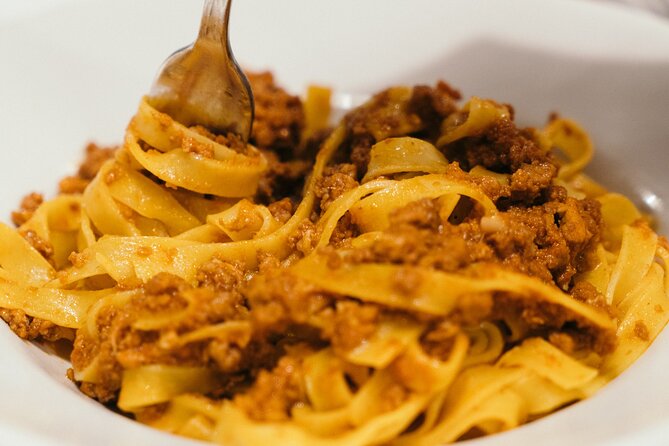 Bologna gastronomic experience with a local - Why this Bologna food walk works