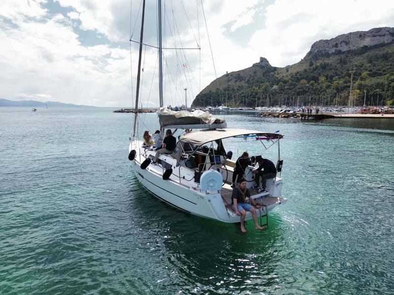Cagliari: Sailing Tour with 4 Stops, Snorkeling and Prosecco - What the crew adds to the experience