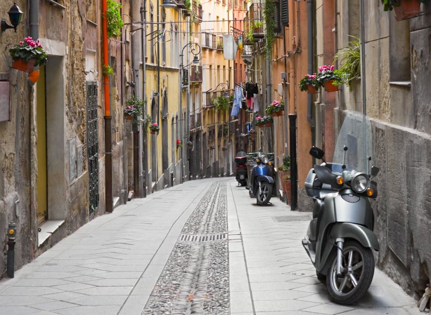 Cagliari: Walking Tour of the Old City - Walking the narrow lanes of Castello