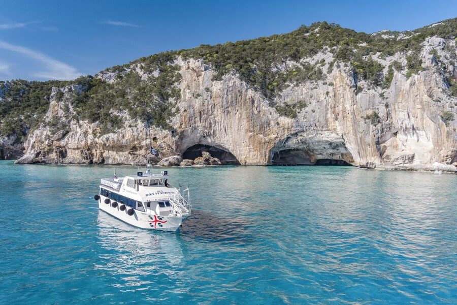 Cala Gonone: Grotta del Bue Marino and Cala Luna Boat Tour - Inside the 800-meter cave