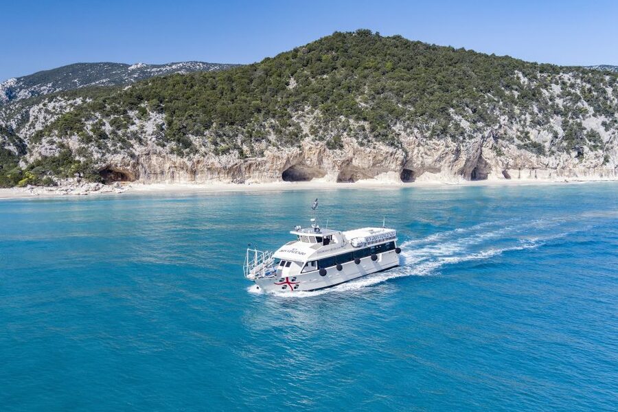 Cala Gonone: Grotta del Bue Marino and Cala Luna Boat Tour - What the four-hour schedule means