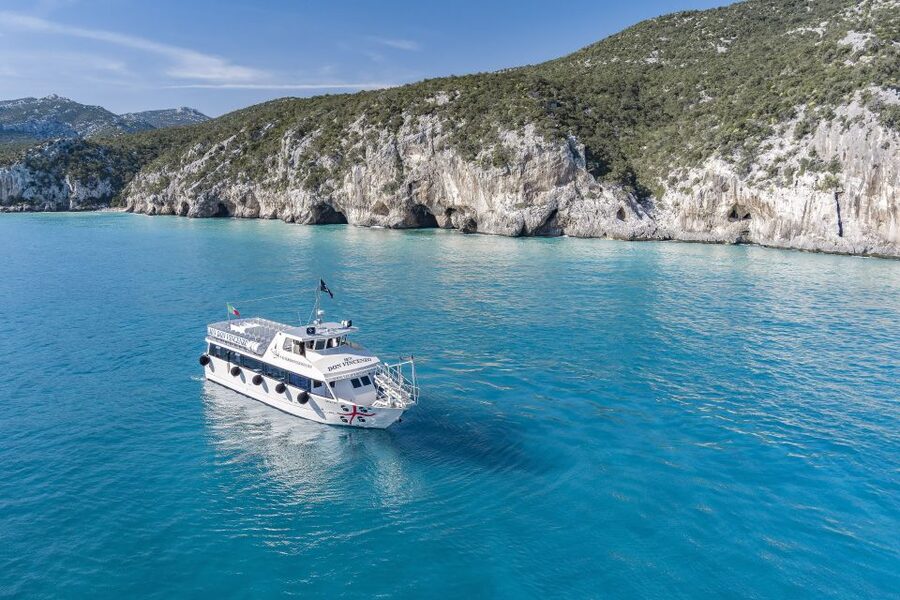 Cala Gonone: Grotta del Bue Marino and Cala Luna Boat Tour - What to bring for a smoother outing