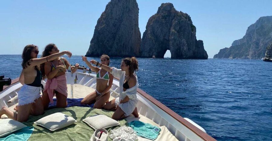 Capri: Island and Grottos Boat Cruise with Snacks and Drinks - Key points to know before booking