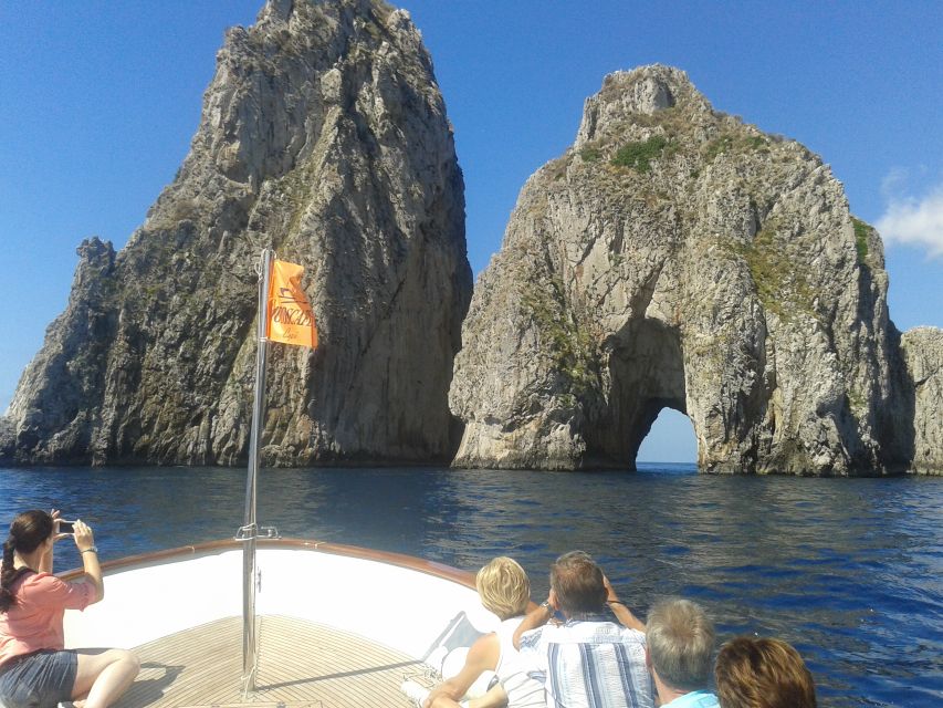 Capri: Island Boat Tour with Blue Grotto Stop - Making sense of the commentary