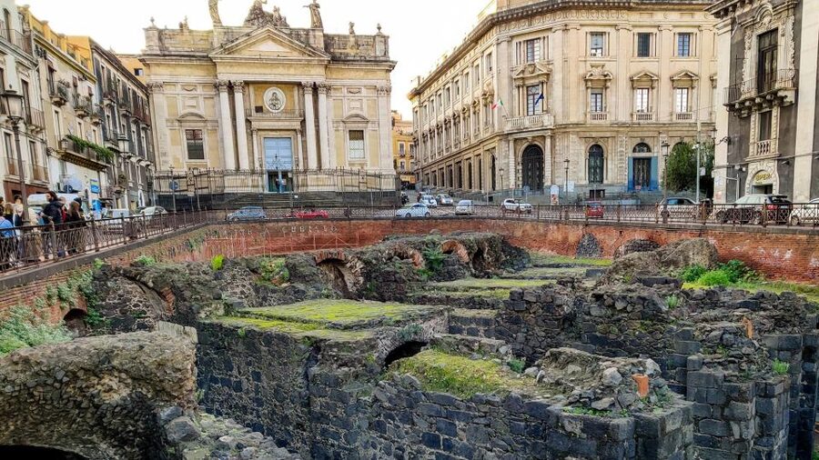 Catania: City Highlights Walking Tour - Practical matters for comfort and access