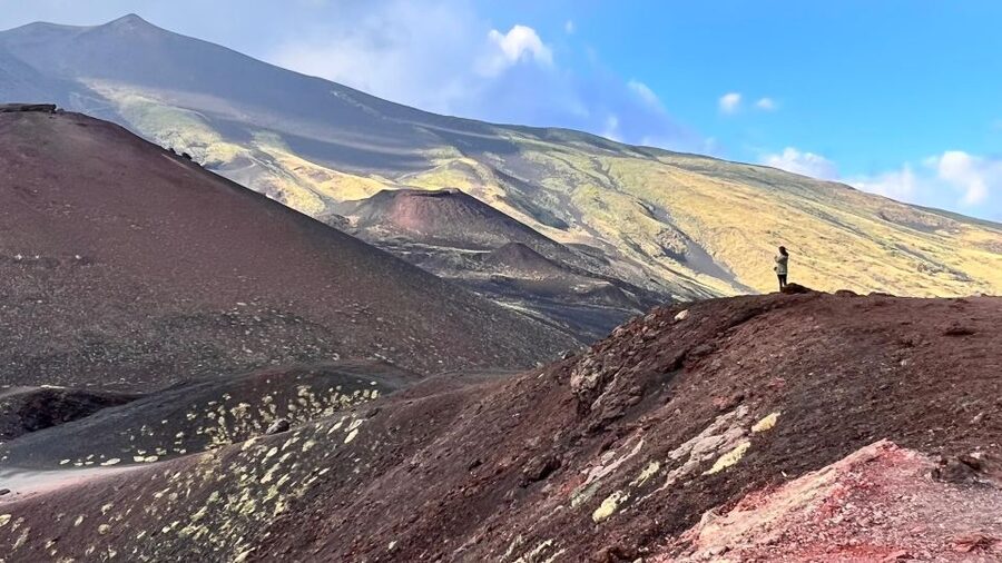 Catania: Etna Sunset Tour with Pickup and Drop-off - Valle del Bove and the long reach of lava