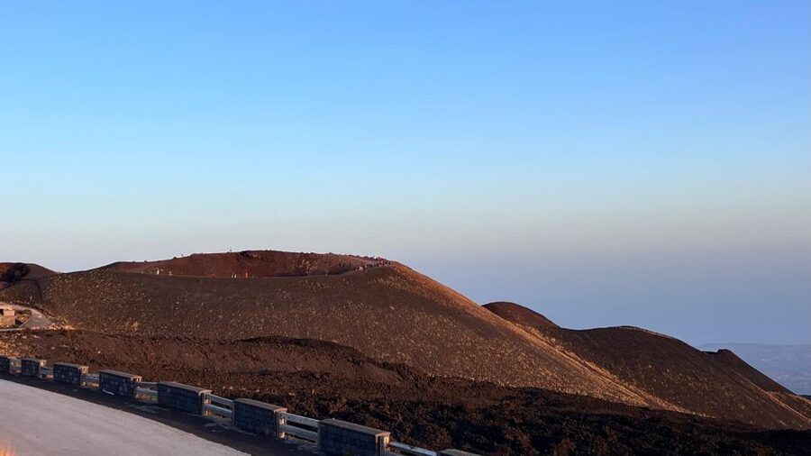 Catania: Etna Sunset Tour with Pickup and Drop-off - The guide makes a real difference