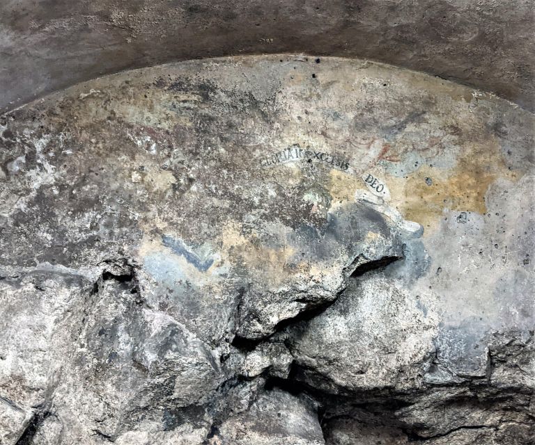 Catania: Underground Catania Tickets and Guided Tour - Entering a prehistoric lava cave