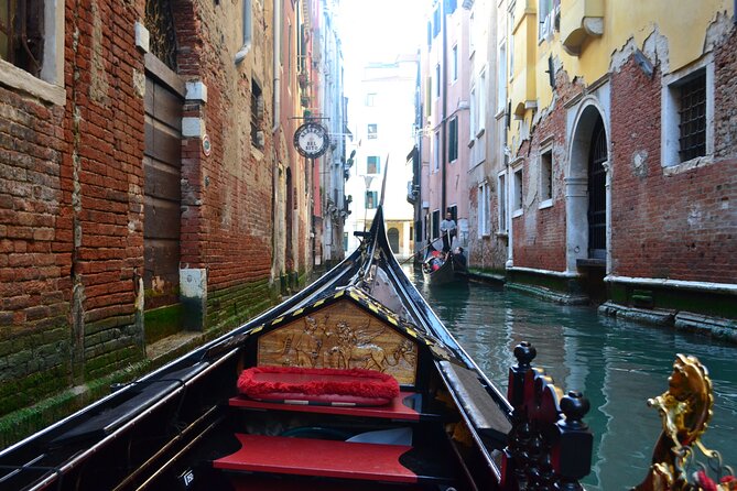 Charming Gondola Ride on the Grand Canal & Gondola Gallery™ - Seating is the biggest practical issue