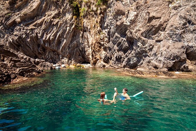 Cinque Terre Hybrid Boat Tour from Monterosso - Manarola and the famous photo angle