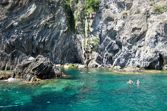 Cinque Terre Sunset Boat Tour Experience - Why seeing Cinque Terre from a boat changes the view