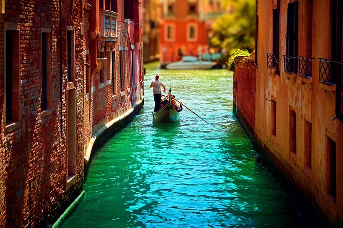 Classic 30-Minute Gondola Ride in Venice - Weather, timing, and the feel of the ride
