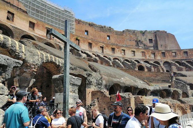 Colosseum Guided Tour - First level details and Roman engineering