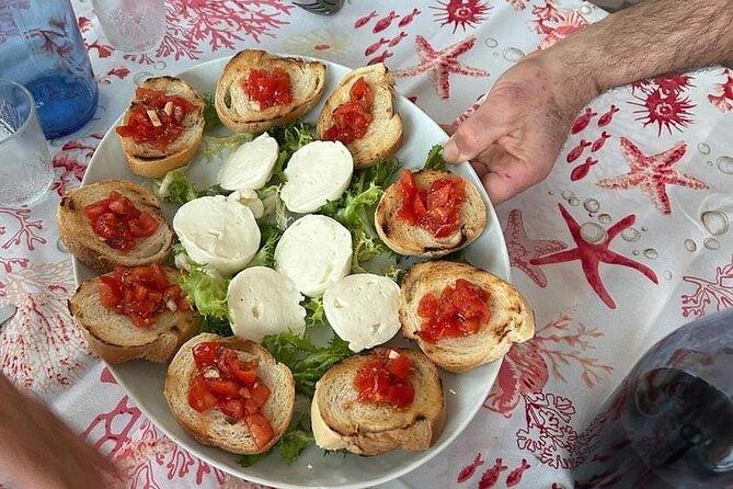 Cooking class with Pasta, mozzarella and Tiramisu with wine - Sitting down to a farm meal