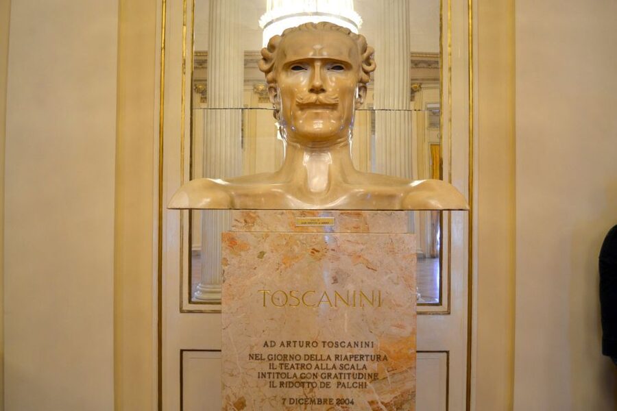 Da Vinci's Last Supper & Milan Sightseeing Tour - Galleria Vittorio Emanuele II and Milan’s polished center