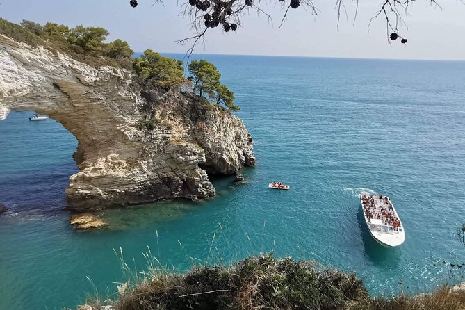 Desirèe experience. Visit of the marine caves of Vieste - Seating, Spray, and Comfort on a Large Boat