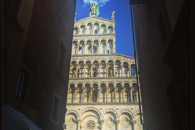 Discover Lucca’s Secrets on a Guided Walking Tour - The oval heart of Piazza Anfiteatro