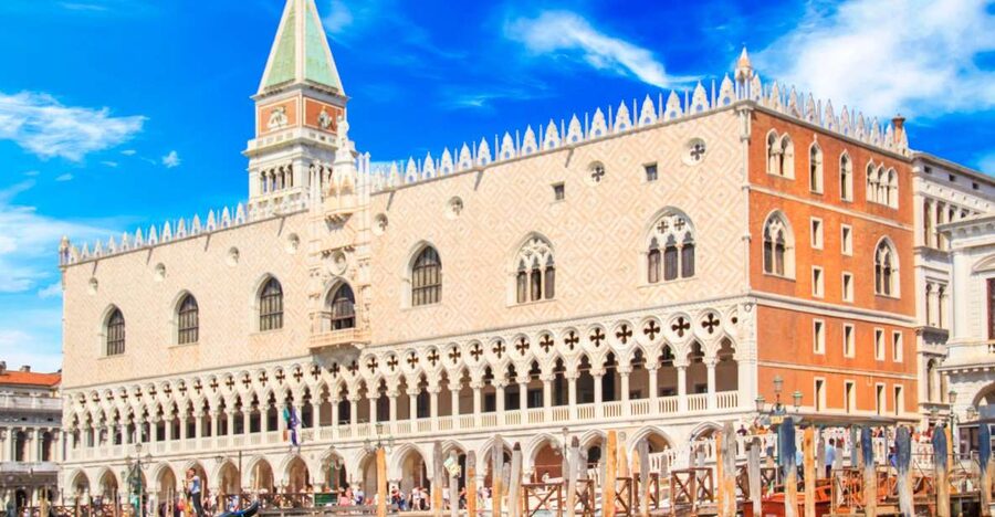 Doge's Palace Skip-the-Line Guided Tour - Entering the palace without the main ticket queue