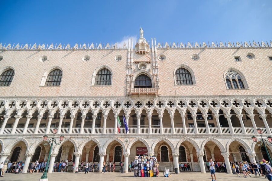 Doge's Palace & St. Mark's Basilica with Terrace Access Tour - Private or shared group tour?