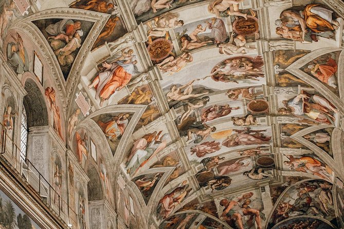 Early Vatican Museums Tour: The Best of the Sistine Chapel - St. Peter’s Basilica and the special passage