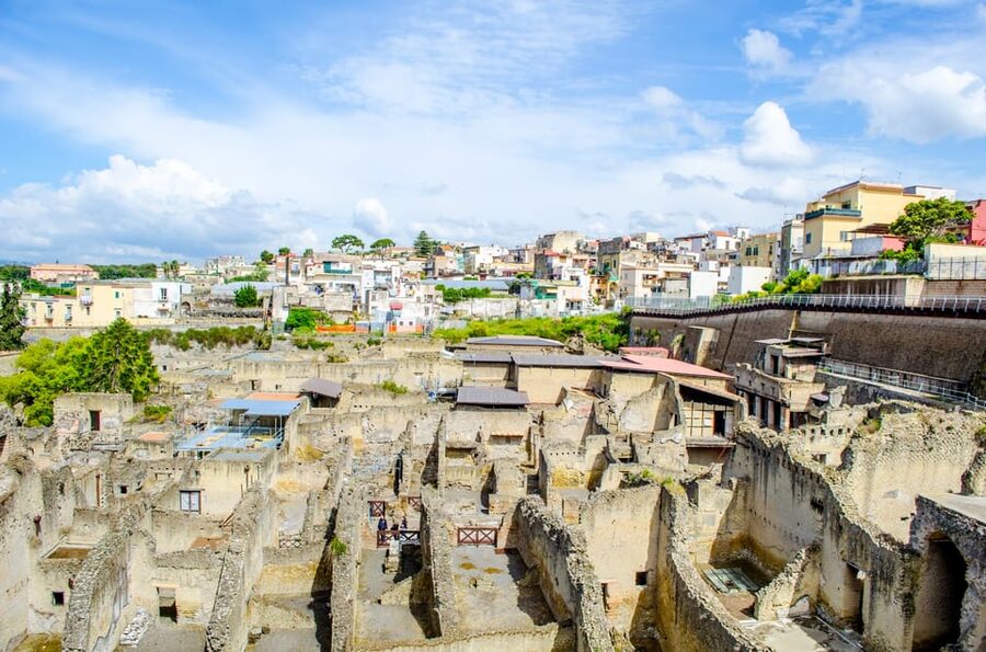 Ercolano: Herculaneum Entry Ticket with Optional Audio Guide - Baths, shops, and public life