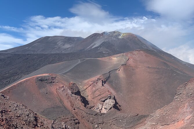 Etna excursion 3000 meters with 4x4 cable car and Trekking - Guides add meaning and keep the group together