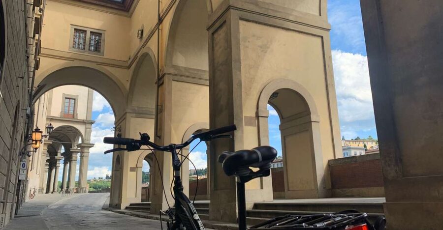 Florence: 2-Hour Guided Bike Tour - Crossing the Arno at Santa Trinita
