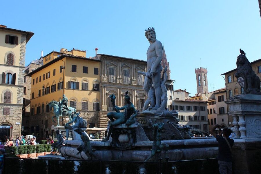 Florence: 2-Hour Guided Sightseeing Bike Tour - The guide is the heart of the tour