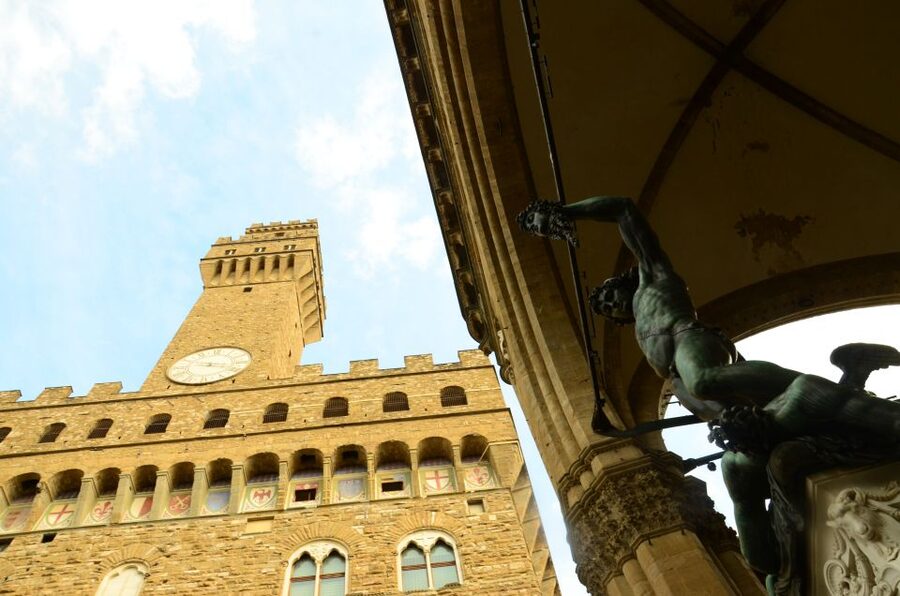 Florence: 2-Hour Guided Sightseeing Bike Tour - Pitti Square and the character of Oltrarno