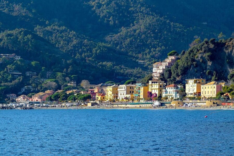 Florence: Cinque Terre Day Trip with Optional Street Food - Guided option or freedom to explore