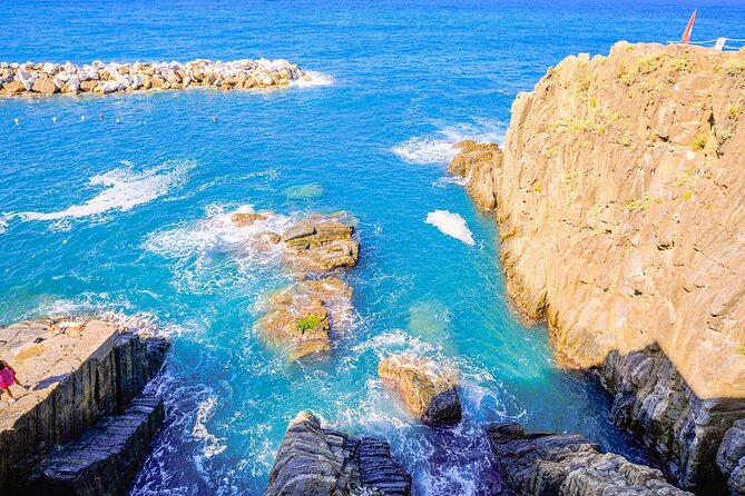 Florence: Cinque Terre Park Day Trip with Optional Street Food - Monterosso: lunch, beach time, and a choice