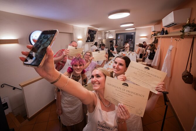Florence Cooking Class The Art of Making Gelato & Authentic Pizza - The social side of the class