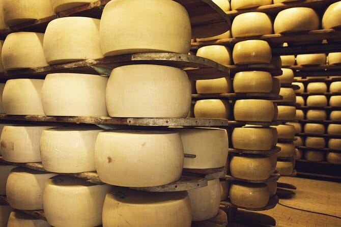 Florence Day Trip: Pisa, San Gimignano and Siena with Lunch - Guides, group size, and the feel of the day