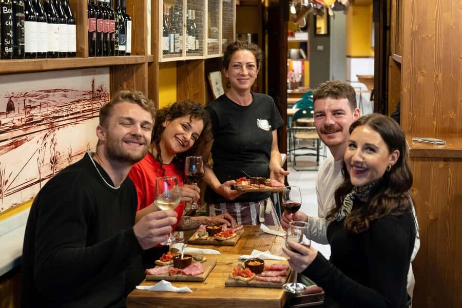 Florence: Food Walking Tour with Local Steak and Tuscan Wine - Starting among Renaissance masterpieces