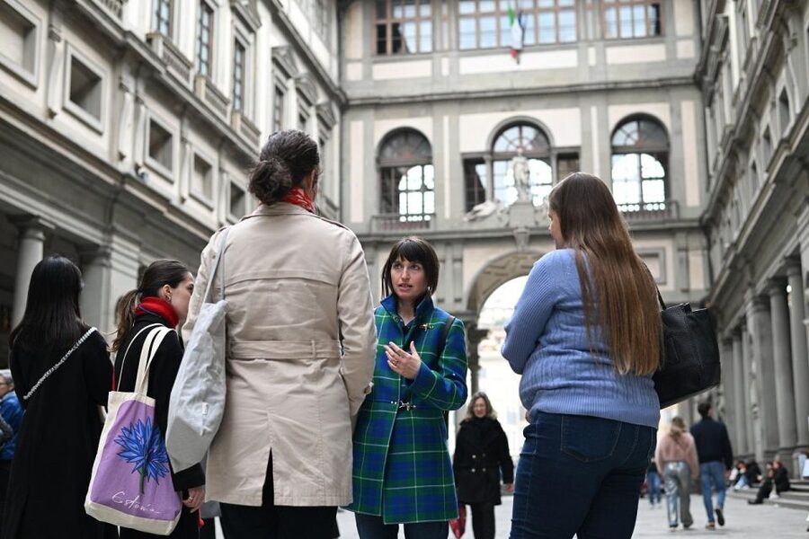 Florence: Guided Tour of Medici Family Secrets and Chapels - Palazzo Medici Riccardi and the art of looking powerful