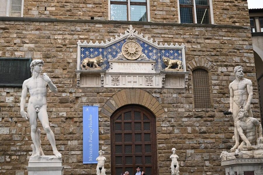 Florence: Guided Tour of Medici Family Secrets and Chapels - Piazza del Duomo, with context instead of a full cathedral visit