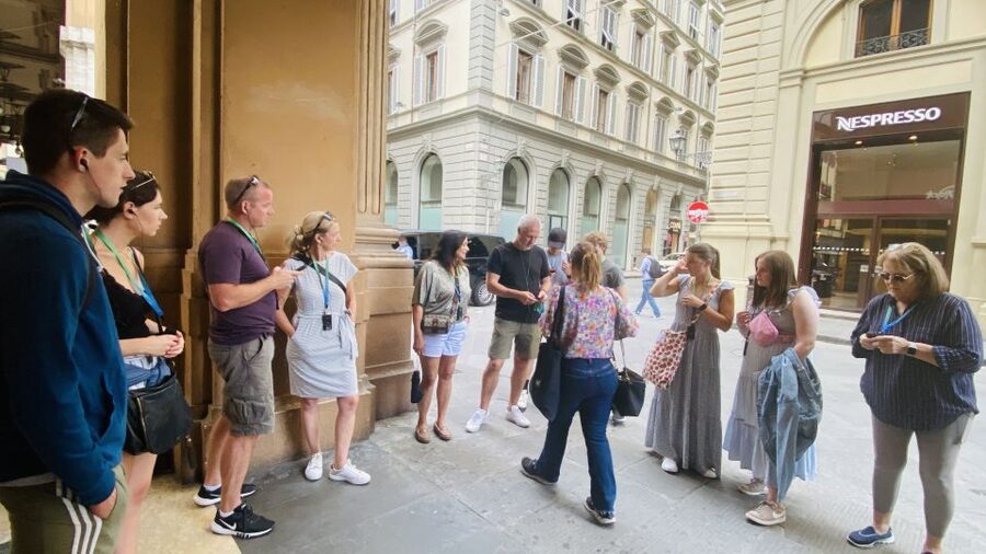 Florence: Guided Walking Tour - What the guides add to the experience